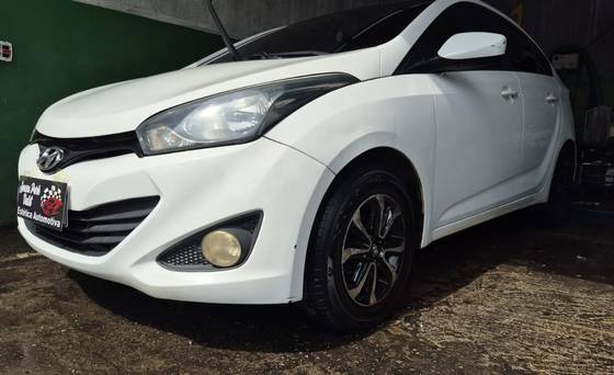 HYUNDAI HB20S 1.6 COMFORT PLUS 16V FLEX 4P AUTOMÁTICO